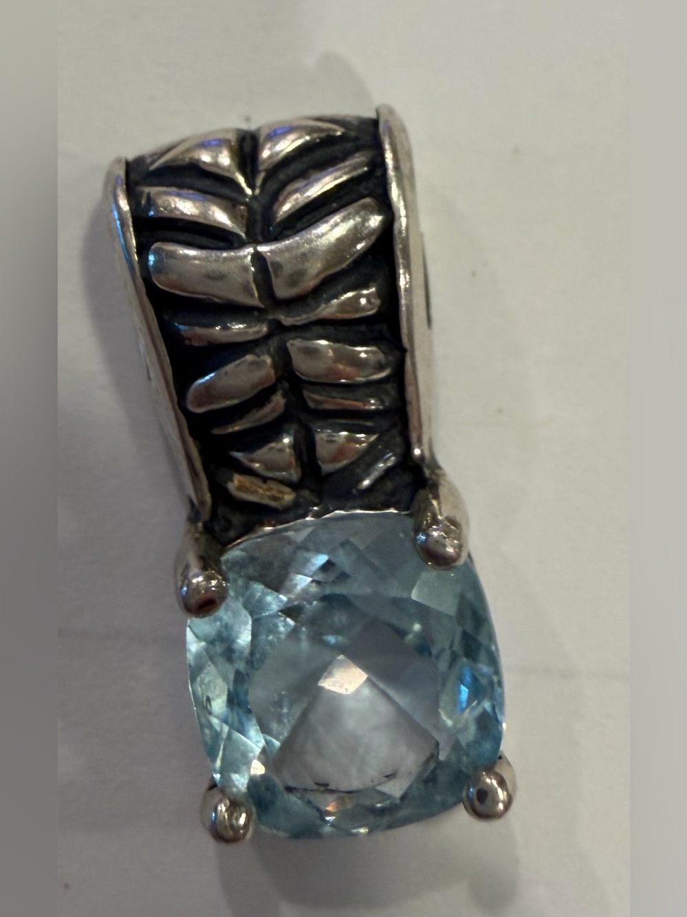 Silver pendant with blue topaz